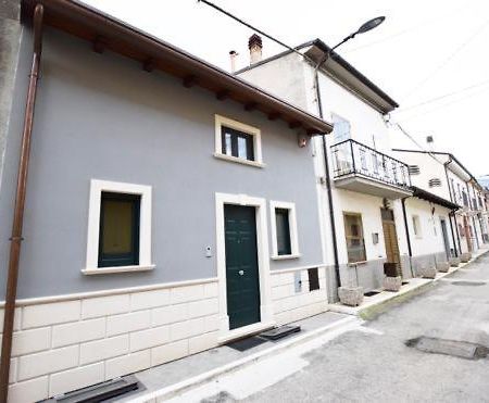 ...Ecche Se Dorme Bed & Breakfast Castelvecchio Subequo Exterior photo
